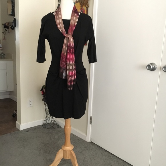 Black dress - Picture 3 of 5